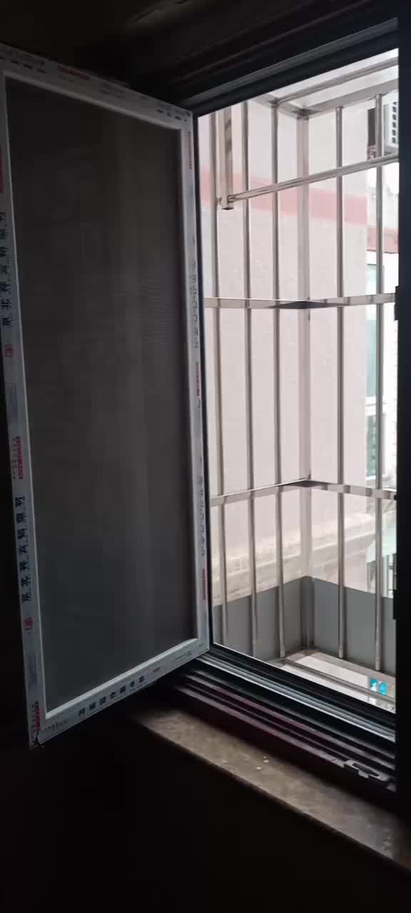 鋼結構隔樓搭建、不銹鋼防護欄、彩鋼房、窗戶(hù)防盜窗、鋁藝護欄、不銹鋼扶手
