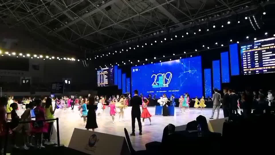 燈光音響出租 舞臺(tái)設(shè)備租賃 LED屏出租 年會(huì)策劃