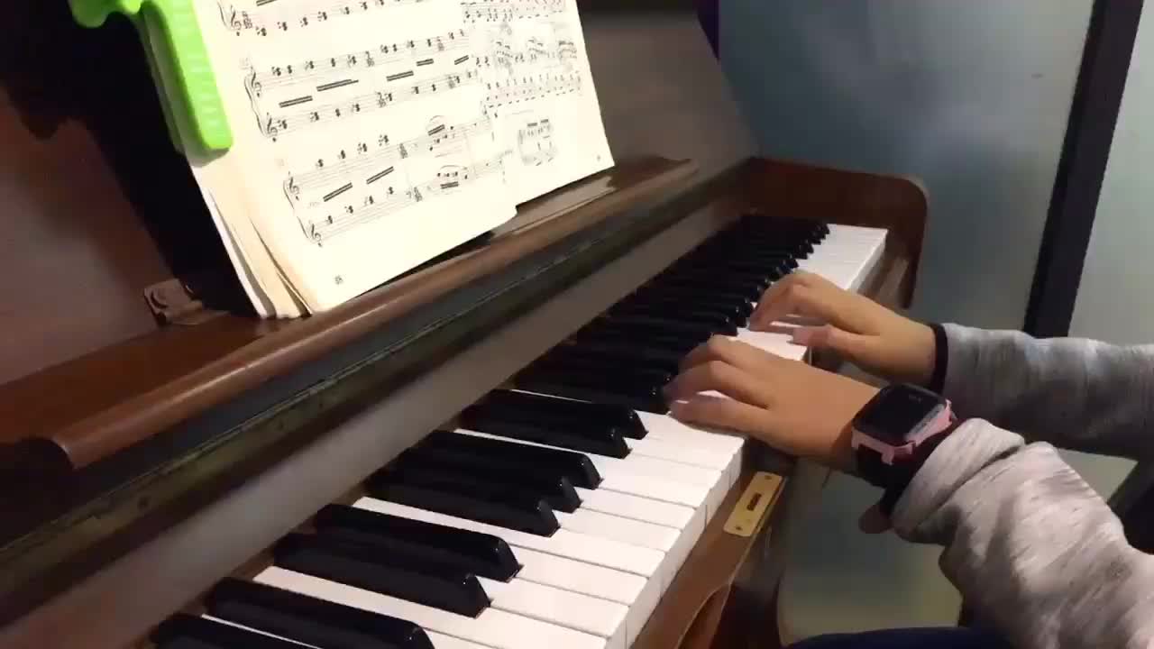 只招收成华区建设路学员，吉他 尤克里里 钢琴