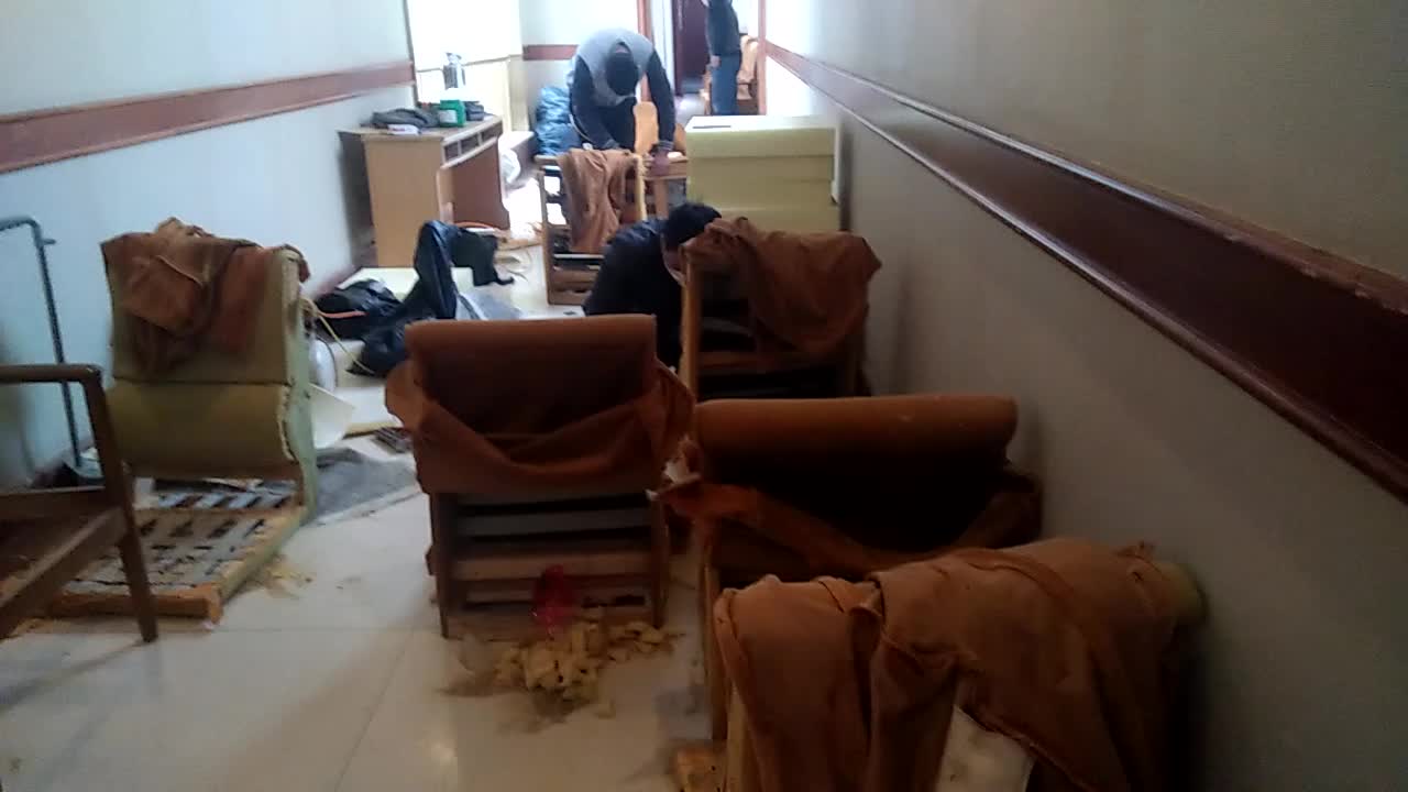 沙發(fā)翻新維修護理布藝真皮沙發(fā)換面各種椅子換面包床頭