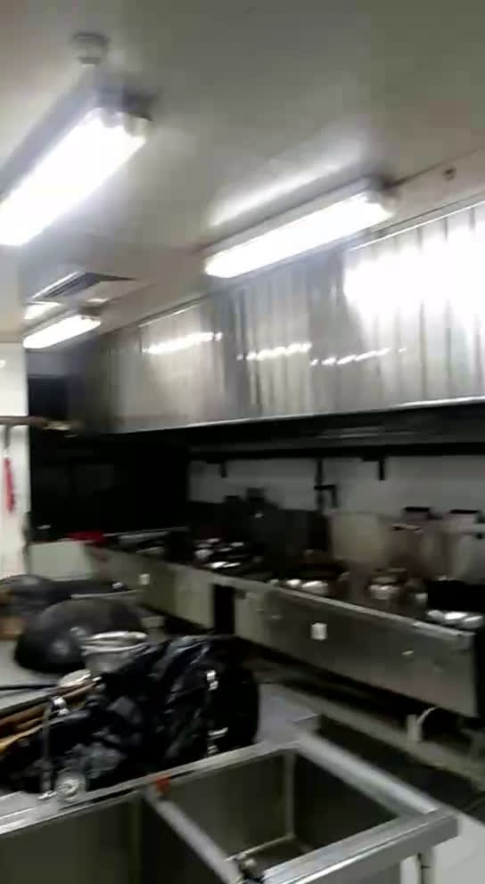 專業(yè)清洗大型廚房油煙機(jī) 單位餐廳飯店酒店油煙機(jī)清洗 專業(yè)清洗安裝凈化器，各種風(fēng)機(jī)改造煙道改造保養(yǎng)、改造一條龍。